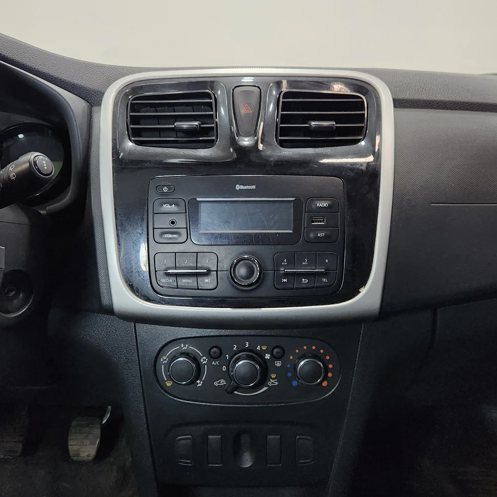 RENAULT Sandero 2017 4x2 NAFTA Miniatura 13